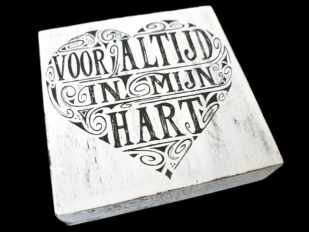 Houten tekstblok met hartvorm en de tekst Voor altijd in mijn hart