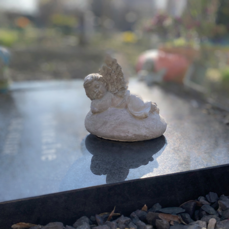 slapende engel grafbeeldje beton 