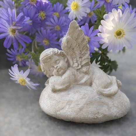 Engel beeld voor op een graf
