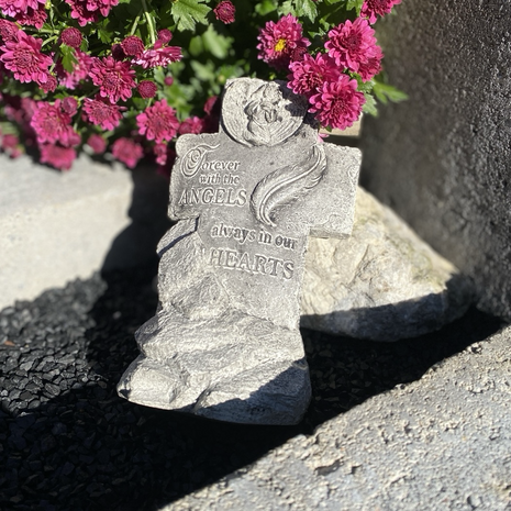 Gedenkkruis voor op een graf met tekst Forever with the angels