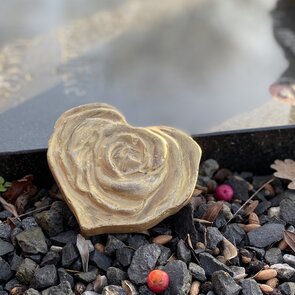 Hart gedenksteen voor graf
